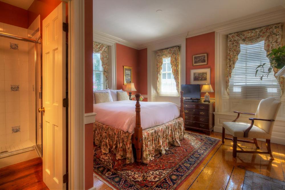 Queen Room interior